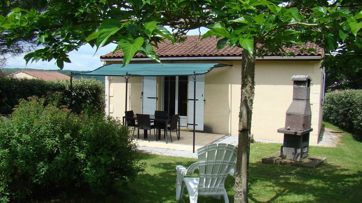Salviac Cottage | Comfortable 4/5-person gite with shared heated pool Sarlat/Cahors