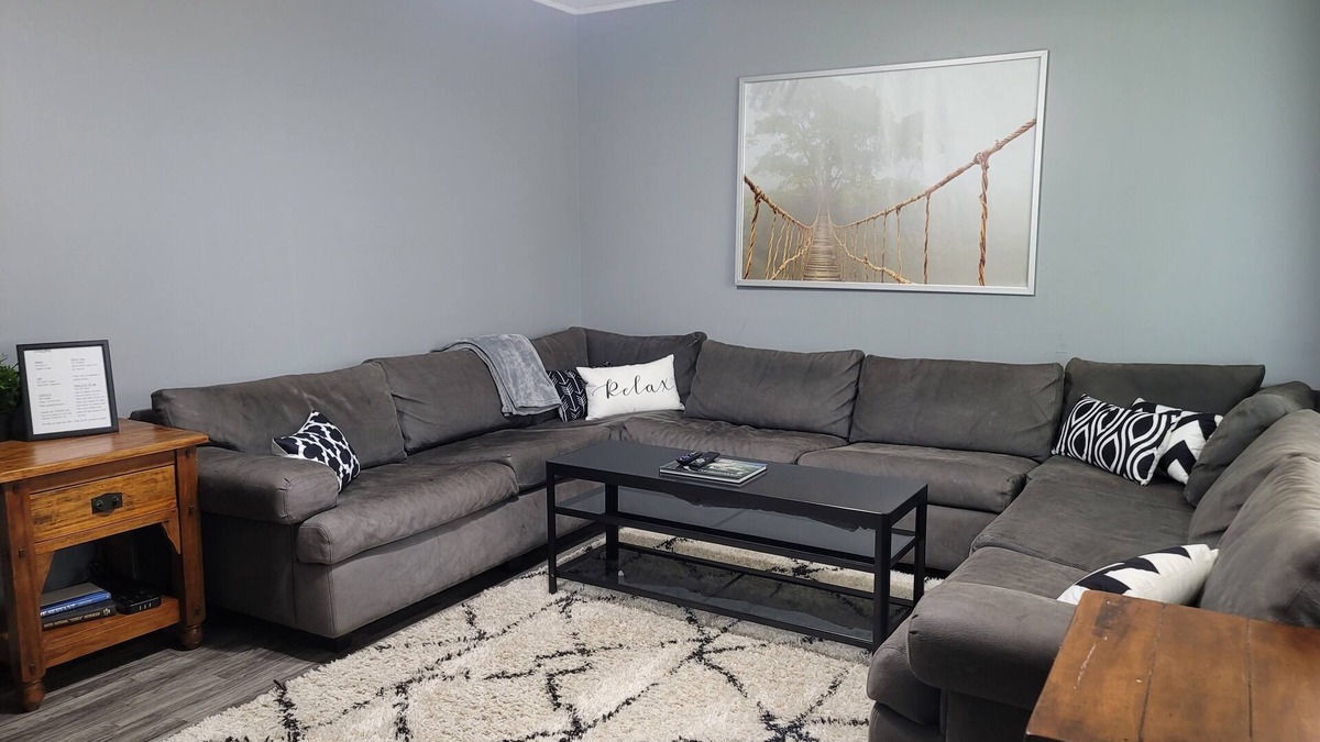 Whittaker House | Comfortable 4 Bedroom/1.5 Bathroom Home