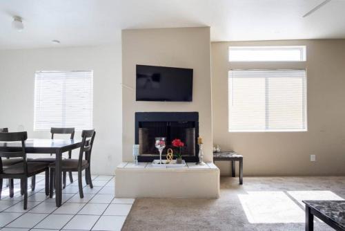 Palo Verde House | Comfortable and Bright 3-Bedroom Home in Tucson