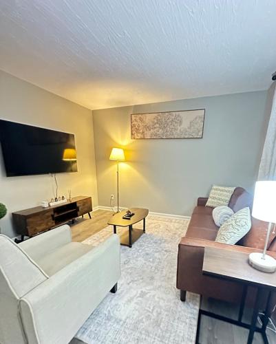 Summit Station House | Comfortable and Calm Stay in Columbus