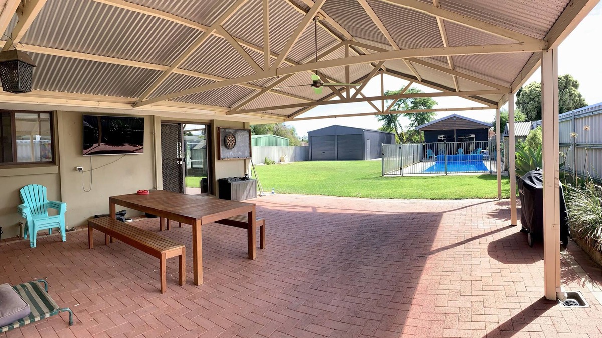 Australind House | Comfortable and charismatic large 5 Bed family home