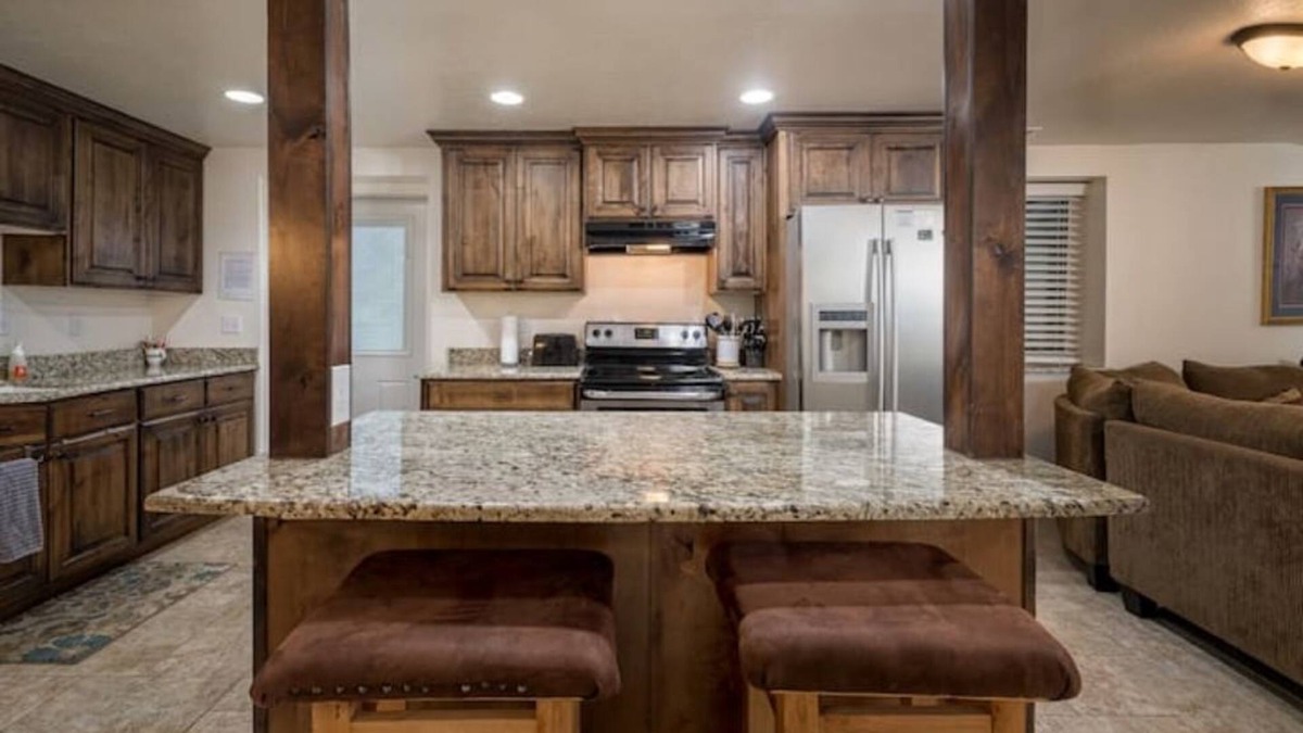 Highland Apartment | Comfortable and Convenient Guest Apartment