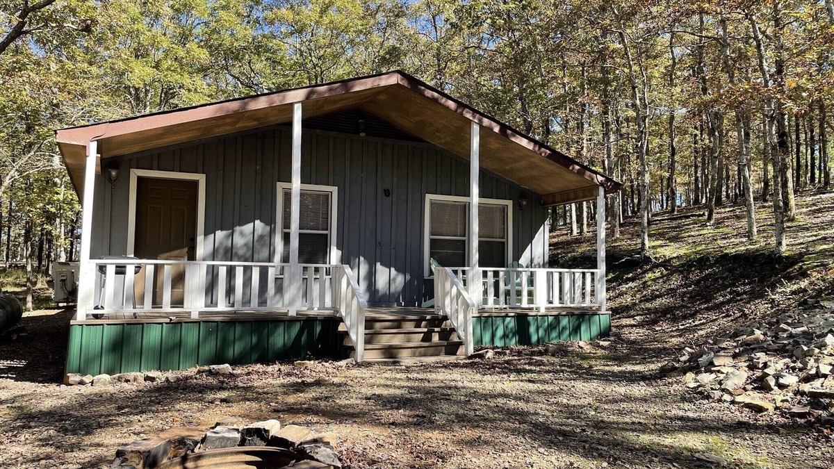 Smithville Cabin | Comfortable and cozy two bed one bath cabin nestled in the Kiamichi Mountains