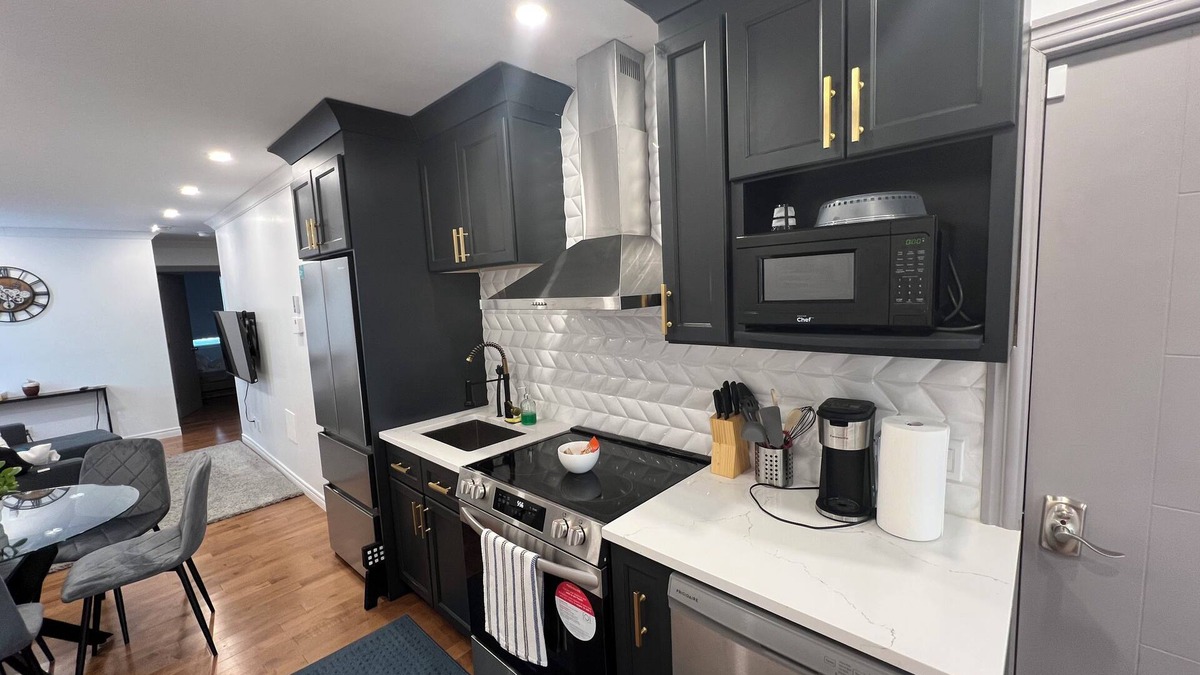 Laval-des-Rapides Apartment | Comfortable and luxurious condo with parking! 5 minutes from Place Bell