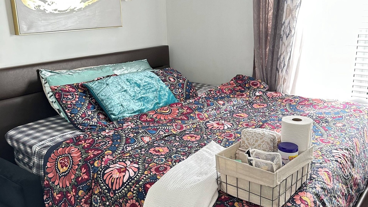 Columbus House | Comfortable and serene king bedroom.