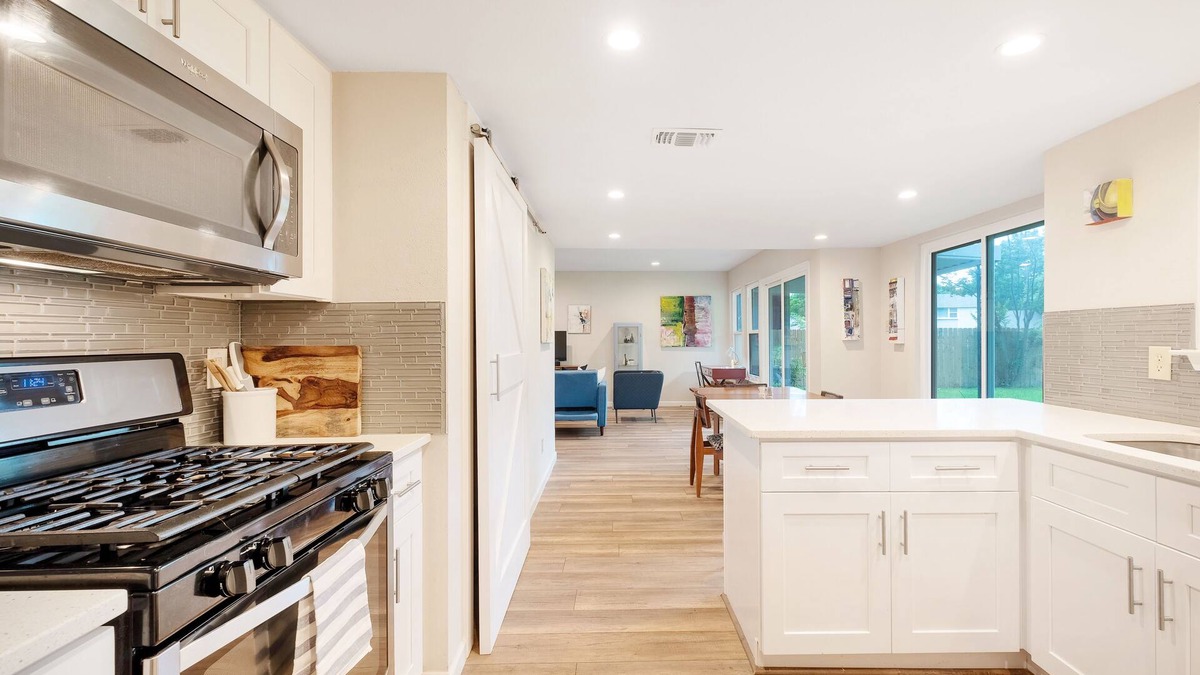 Austin House | Comfortable and Spacious - Extended Stays Welcome