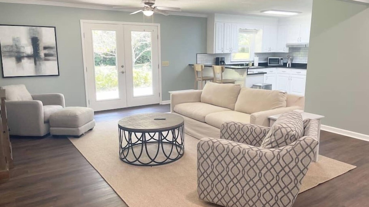 Dothan House | Comfortable and Stylish | Live Like a Dothan Local