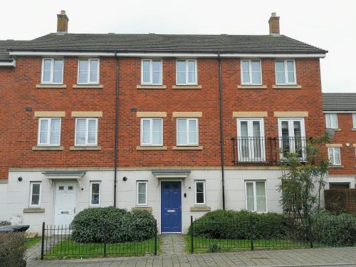 Cribbs Causeway Apartment | Comfortable and Welcoming Beatrix House by Cliftonvalley Apartments