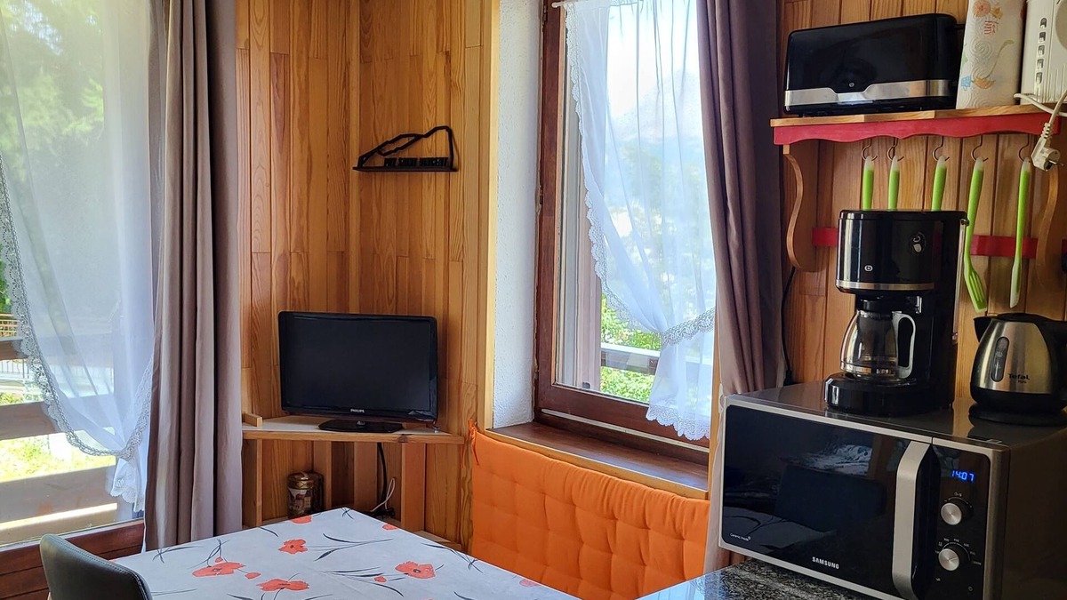 Puy-Saint-Vincent Apartment | Comfortable apartment at the foot of the slopes