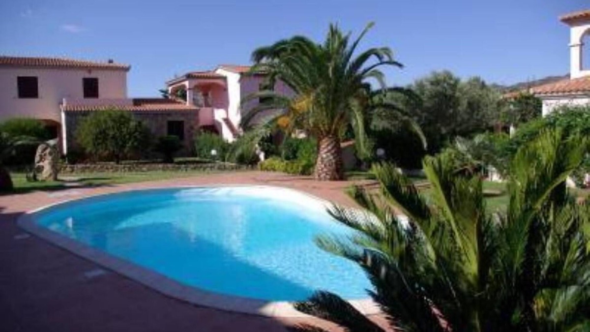 Monte Petrosu Apartment | COMFORTABLE apartment with large veranda overlooking the pool.