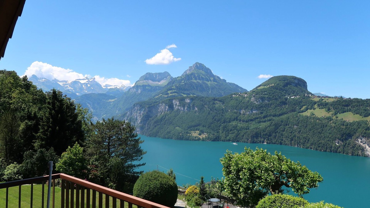 Ruetli Apartment | Comfortable apartment in a unique location directly above Lake Lucerne