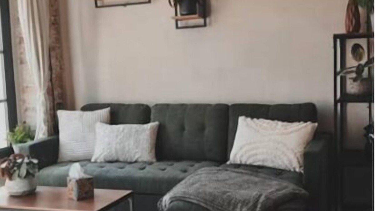 Oderberg Apartment | Comfortable apartment near the water with its own bar.