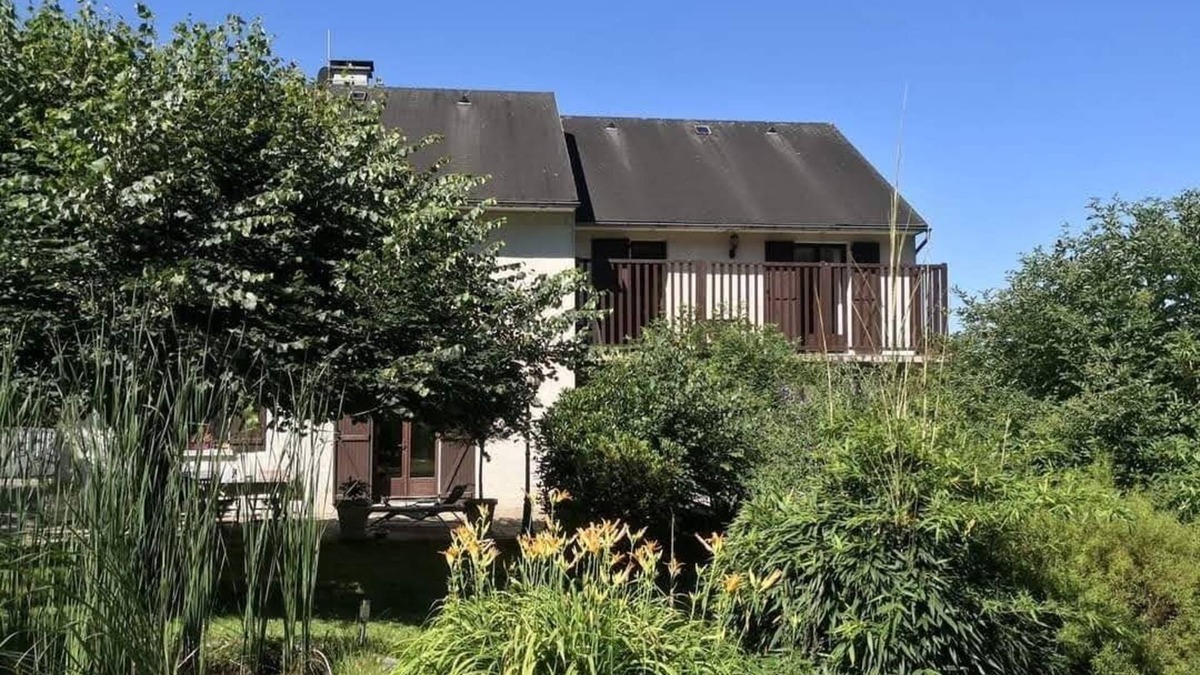 Treignac Apartment | Comfortable apartment in a haven of greenery.