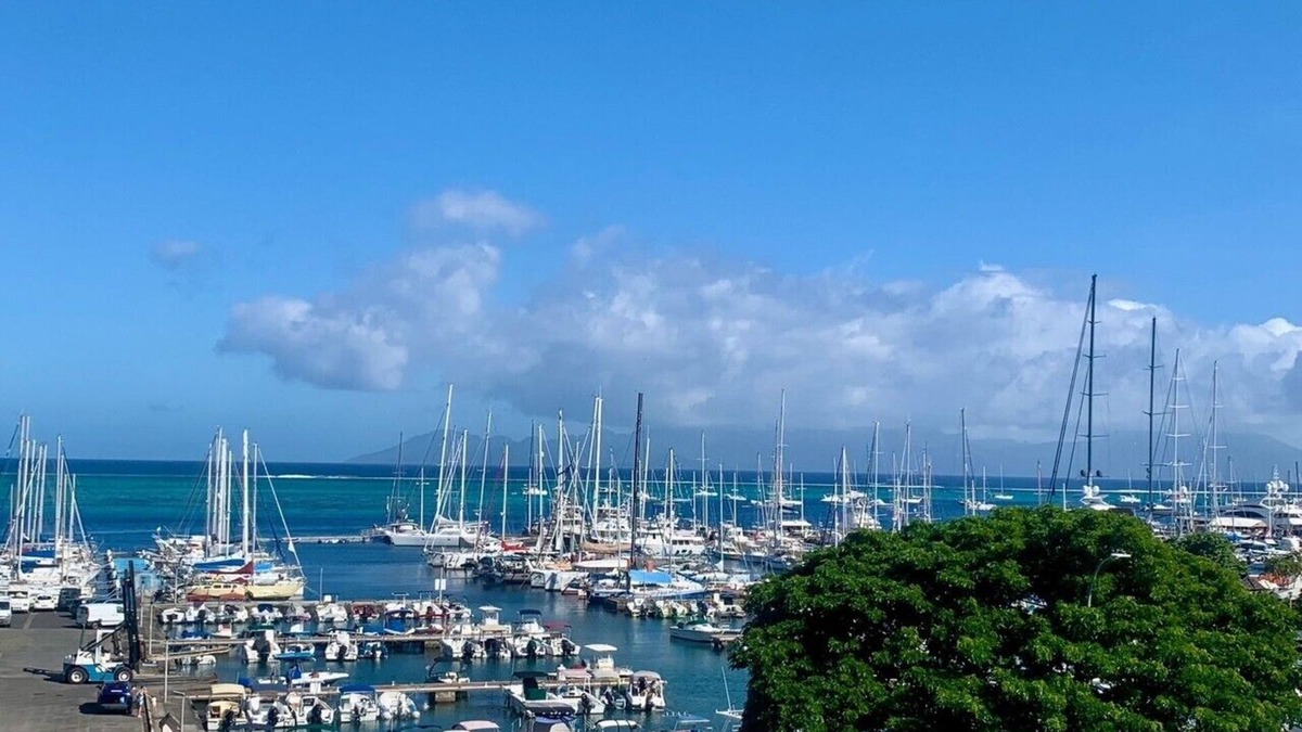 Tahiti Apartment | Comfortable apartment front of the multi activities MARINA & MOOREA View