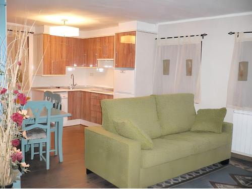 Laspaules Apartment | Comfortable Apartment with Mountain View in Laspaúles