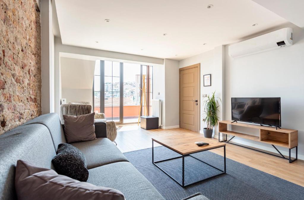 Kabatas Apartment | Comfortable apartment with private terrace