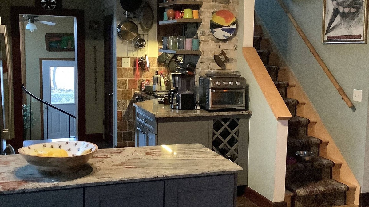 Fitchburg House | Comfortable, Art-Filled Country Home Minutes from Madison