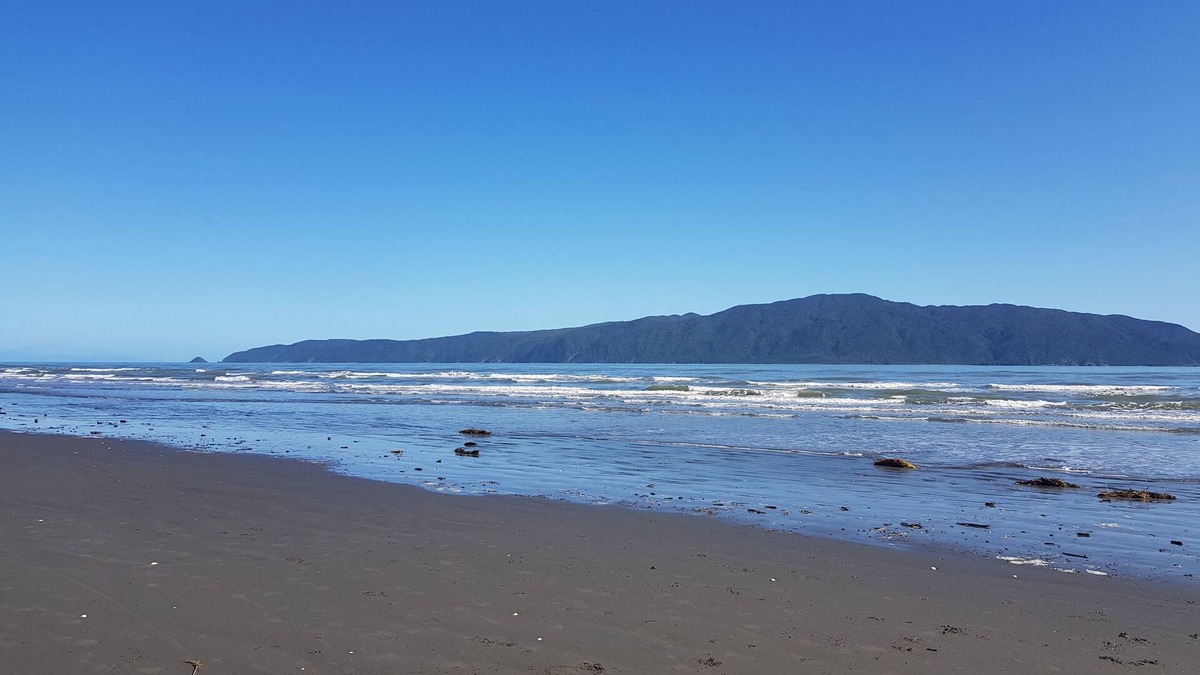Paraparaumu Beach House | Comfortable beach house 200 meters from Paraparaumu beach