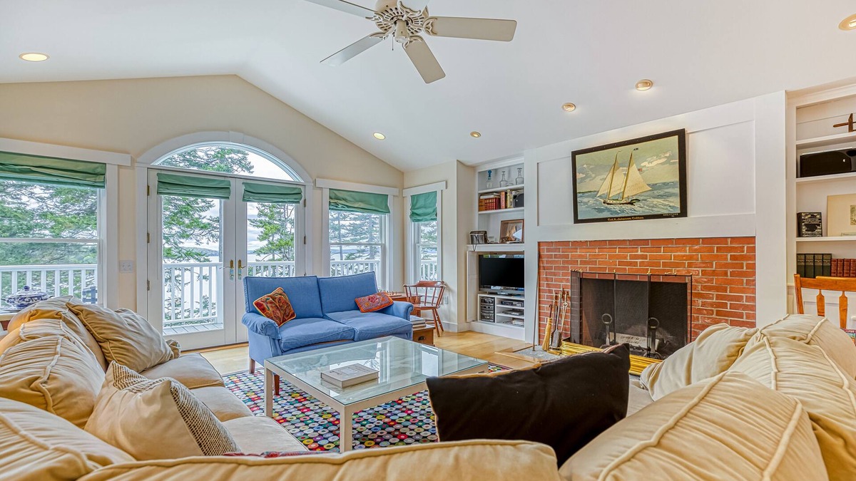 Seal Cove House | Comfortable bayfront home with beautiful views, large deck & on-site tennis