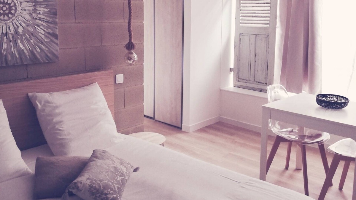 Le Creusot Apartment | Comfortable bohemian style studio in the heart of Creusot town
