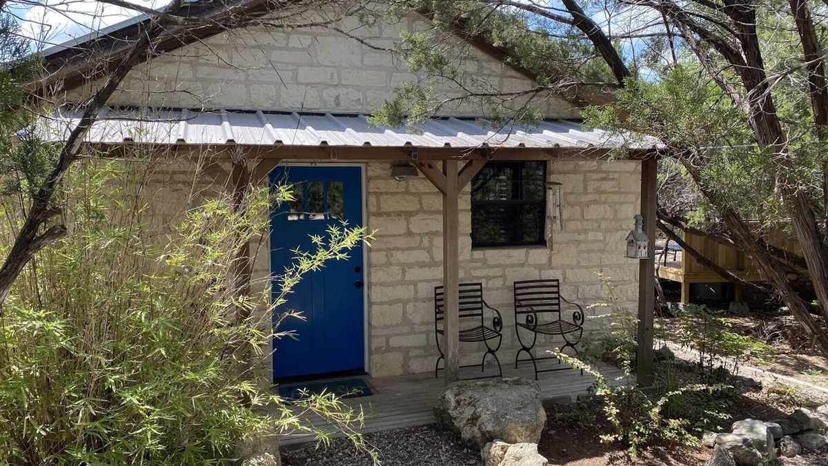 Wimberley Cabin | Comfortable Cabin with Private Pool and Hot Tub