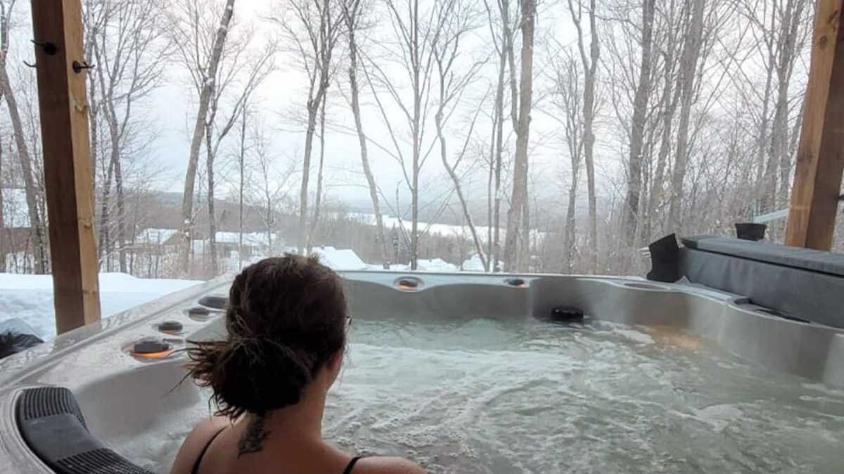Mont-Laurier Cabin | Comfortable chalet for rent at Baskatong Reservoir - 4-season SPA