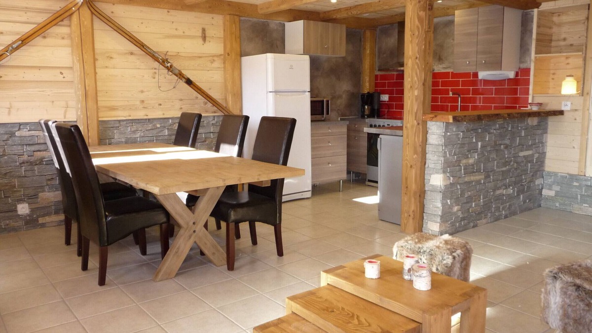 La Toussuire Ski Chalet | Comfortable chalet for 8, ski-in/ski-out, 3 bdrms, parking, pet-friendly
