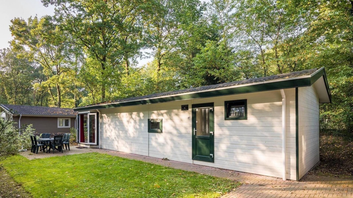 Hooghalen House | Comfortable chalet with 3 bedrooms, kitchen, WiFi, TV, and terrace.
