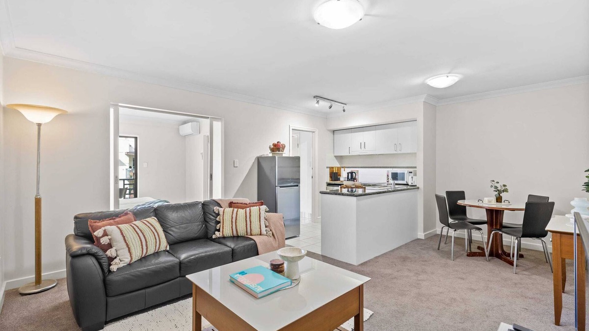 West Perth Apartment | Comfortable City Apartment by Kings Park | Free Parking