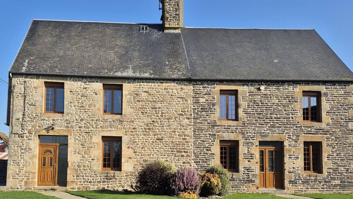 Tirepied Cottage | Comfortable cottage with private garden, pets allowed