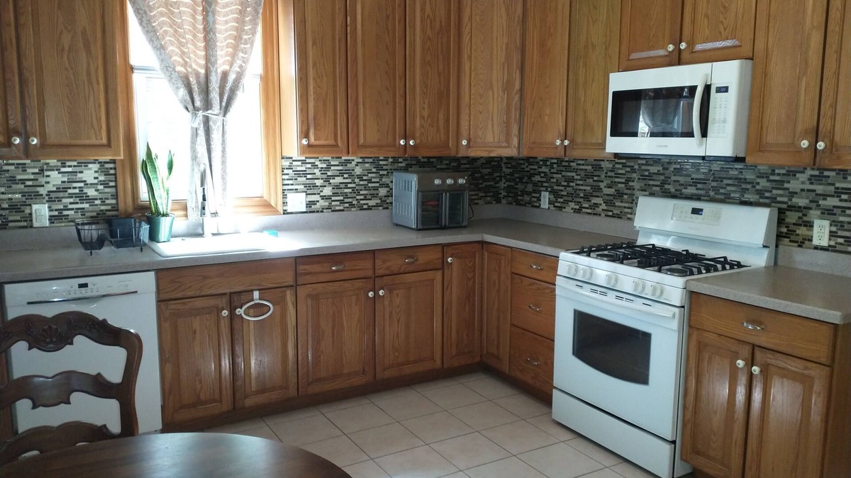 Ridgefield Park House | Comfortable, Convenient to NY 2-Bedroom House with Large Yard and Parking