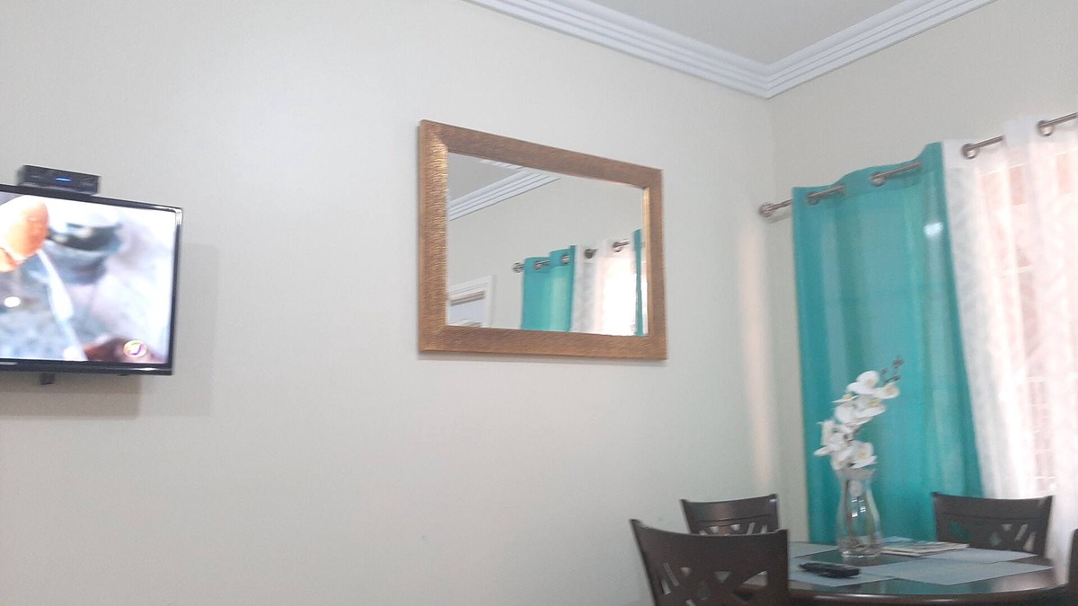 Saint Andrew Apartment | COMFORTABLE, CONTEMPORARY, CENTRAL!