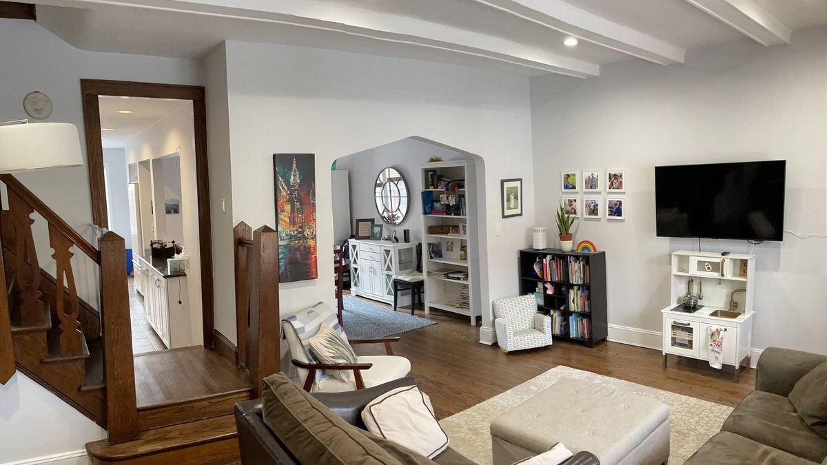 Mineola House | Comfortable, convenient, spacious home! Close to NYC, airports & more