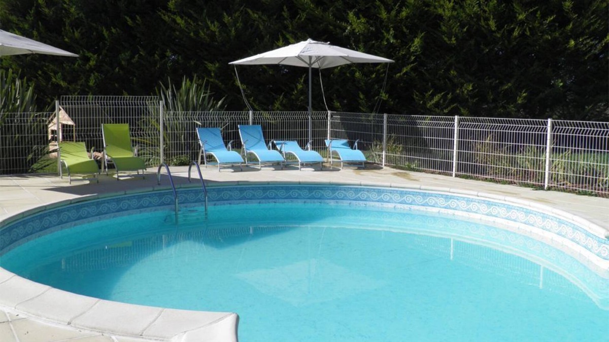 Haimps Cottage | Comfortable cottage for 6 people with swimming pool in lush greenery