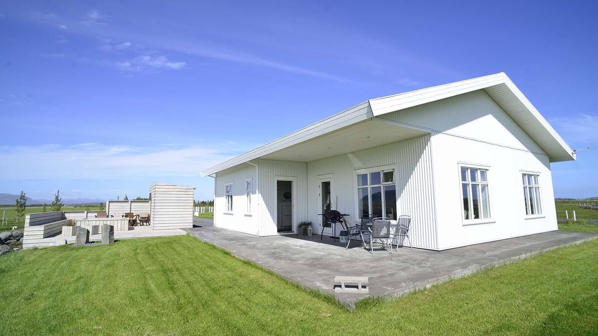 Selfoss House | Comfortable cottage in South Iceland with Hot-Tub for max. 5 people