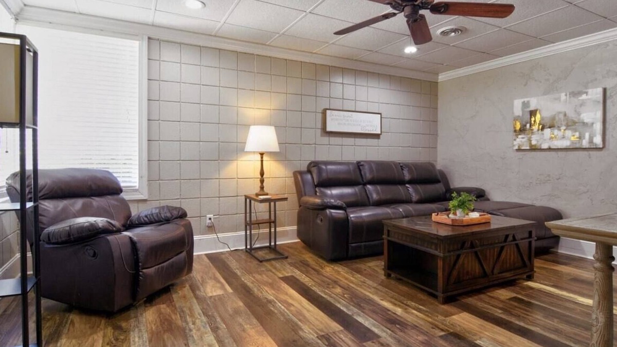 Statesboro House | Comfortable Cottage on the Blue Mile - Close to GSU!