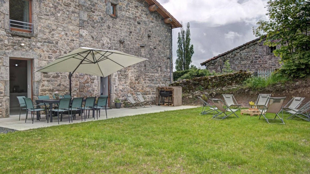 Gumieres Cottage | Comfortable Country House for 10 with Wifi