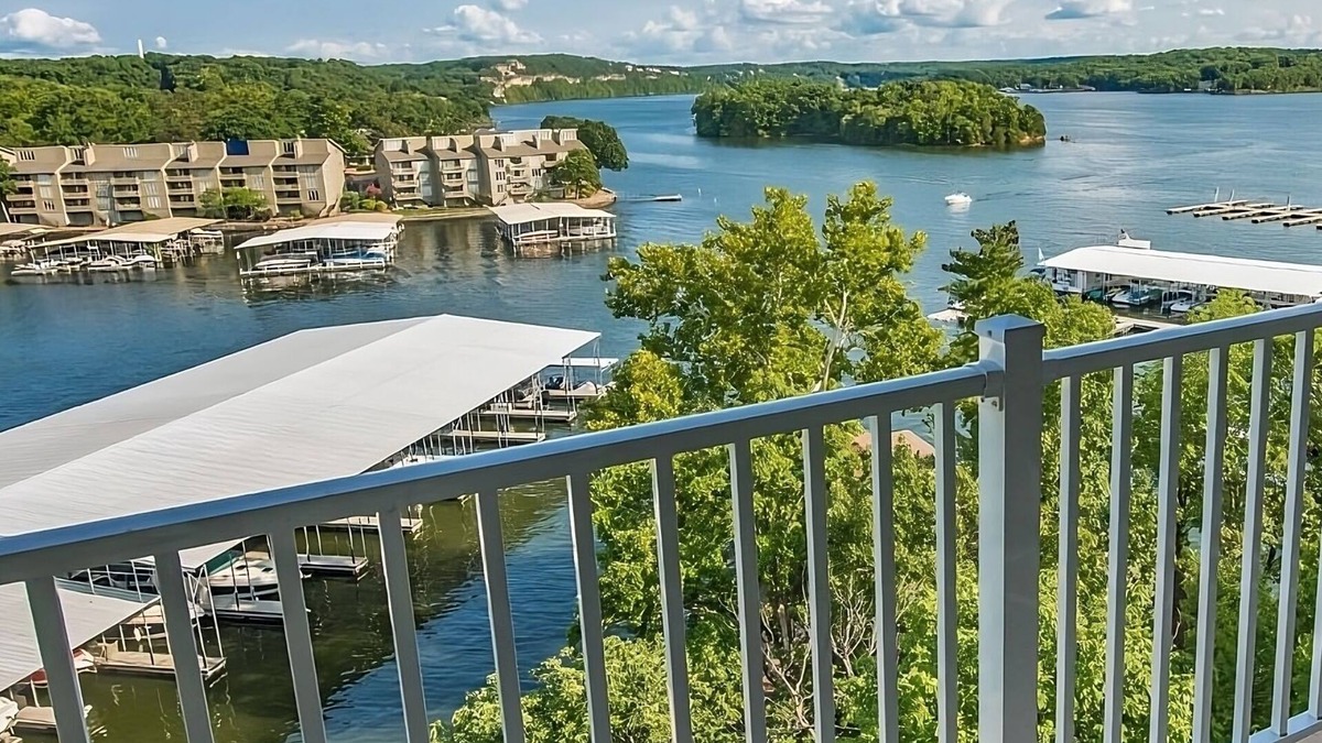 Osage Beach Hotel | Comfortable Countryside Stay! Pool, Free Parking, Near Main Street Music Hall