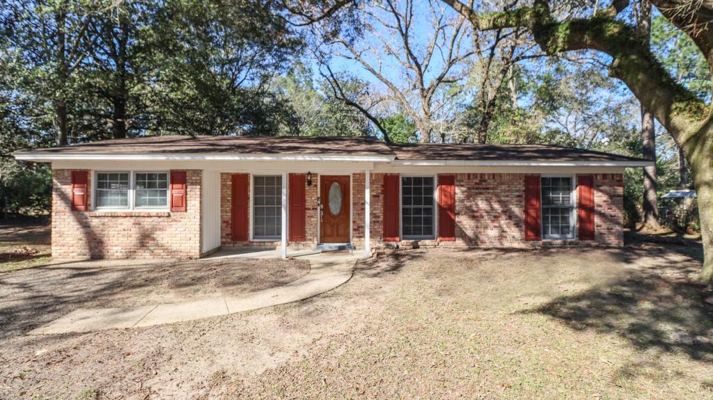 Mobile House | Comfortable Cozy Getaway 3 Bedroom with Gameroom