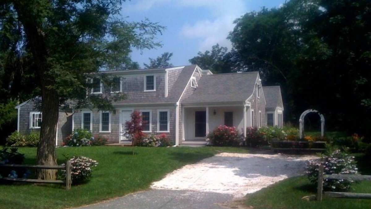 East Orleans House | Comfortable, Cozy & Spacious Orleans Cottage on Quiet Road & Close to Everything