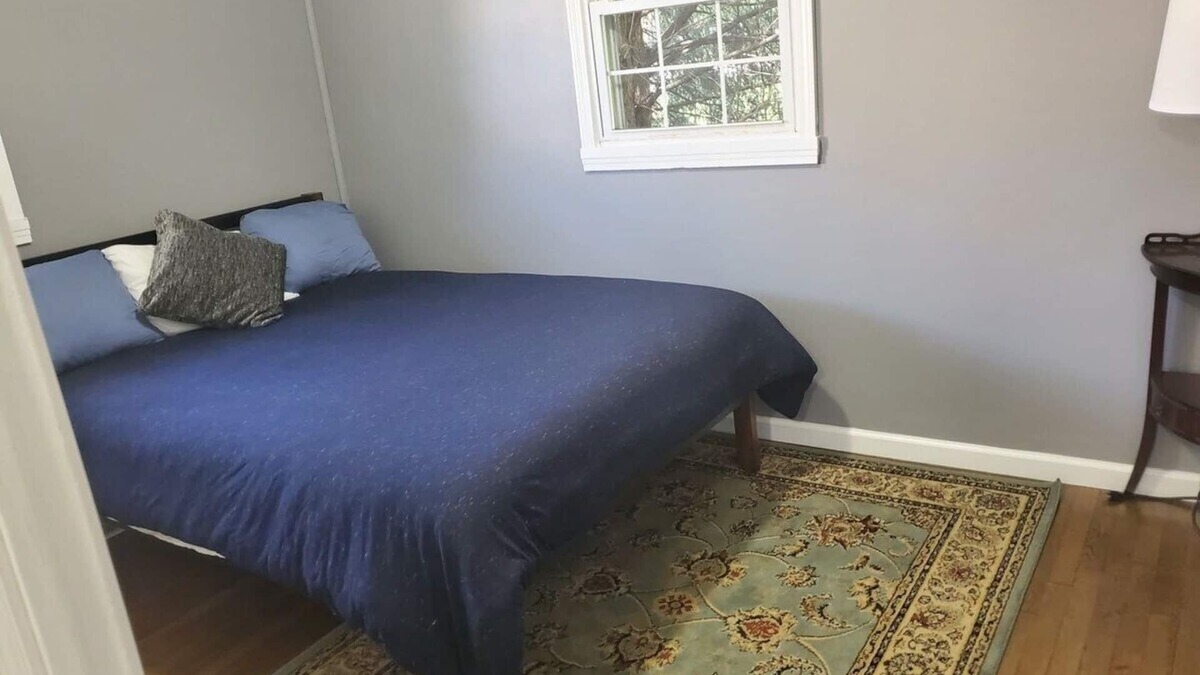 Charleston House | Comfortable Cozy Walk to CAMC King WiFi Remodeled