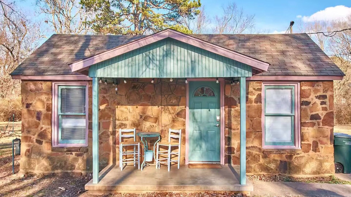 Fayetteville House | Comfortable Crowdpleasing Cottage