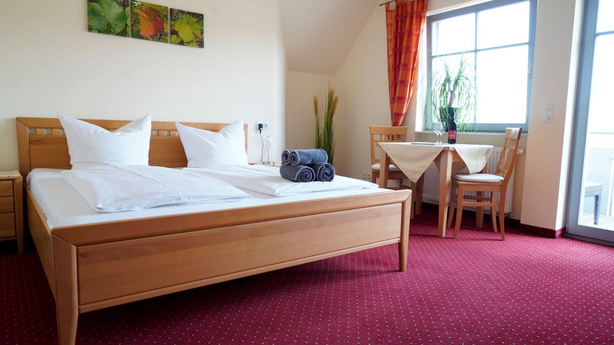 Erlabrunn Apartment | Comfortable double room (24m2) with balcony
