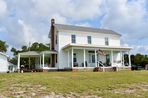 Atlantic House | Comfortable Down East Waterfront Farmhouse