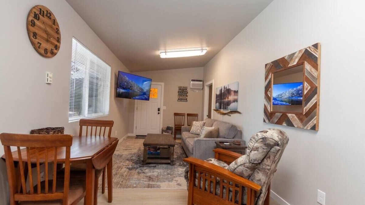Valley House | Comfortable Duplex Unit - Beautiful Lake Views!