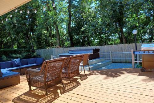 Port Washington House | Comfortable Entire House for rent 4 bed 3 baths
