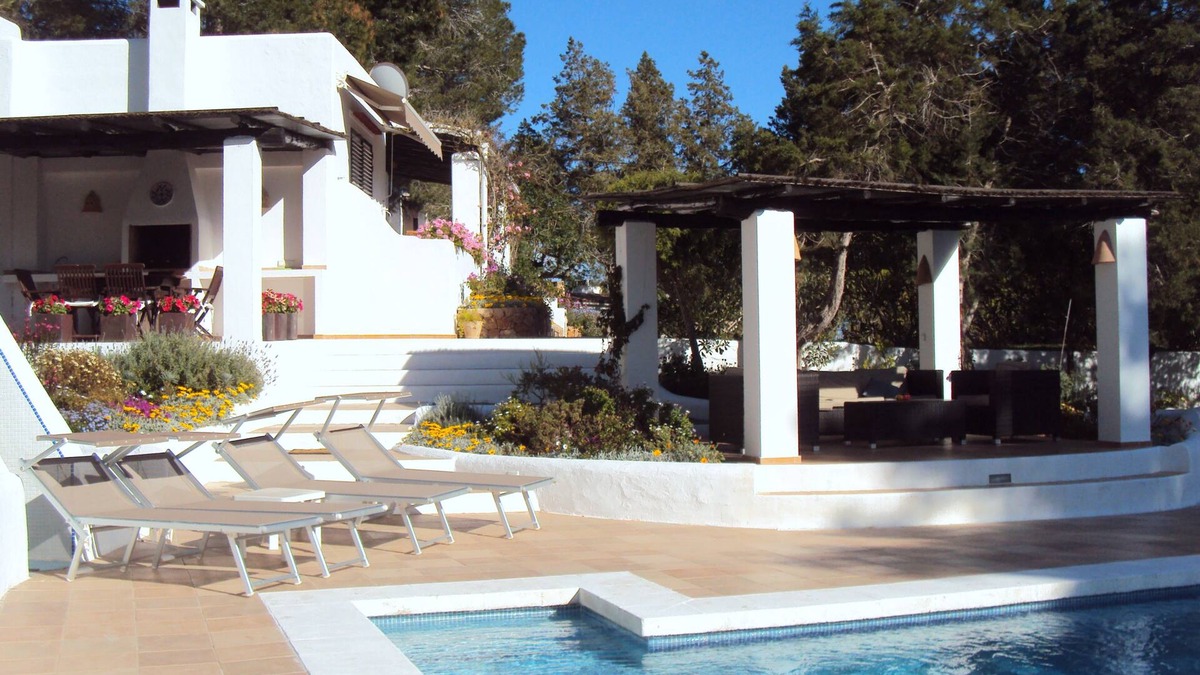 Sant Josep de sa Talaia Villa | Comfortable Family Villa for 6, large pool Can Bosc