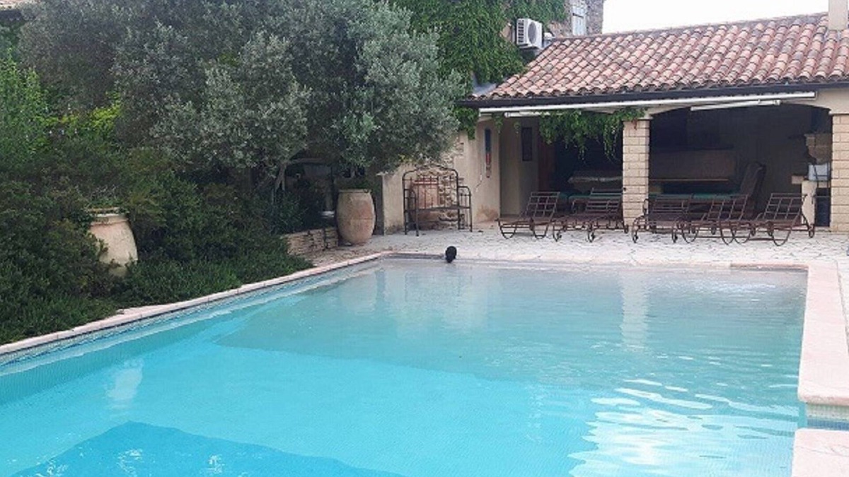 Serignan-du-Comtat Other | Comfortable farmhouse with private pool and festive bar for 14 people