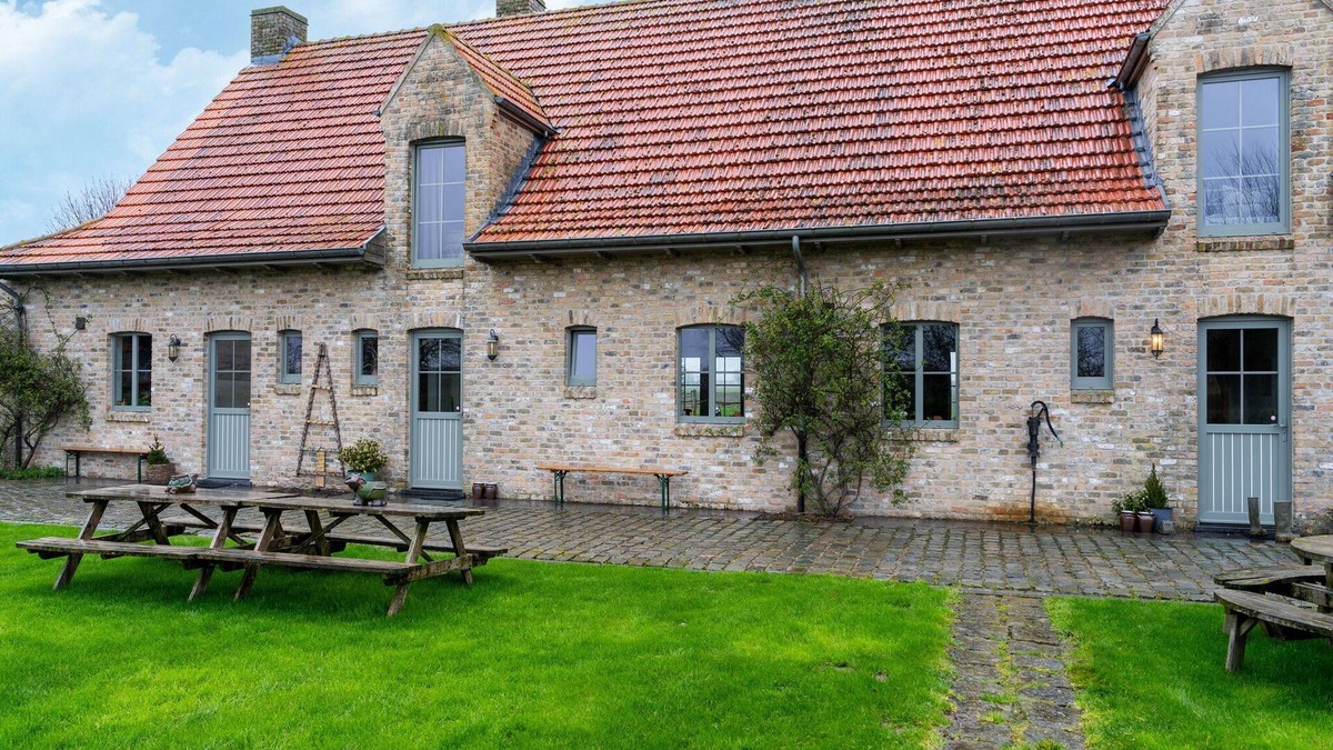 Diksmuide Villa | Comfortable group home with large garden