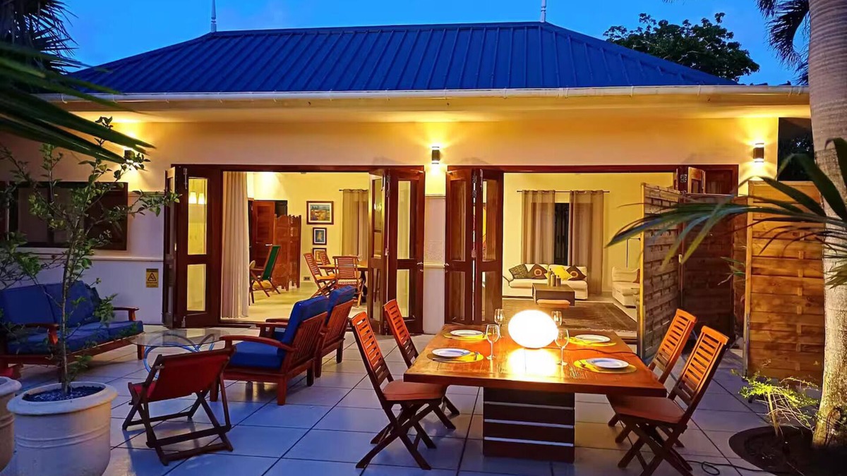 Calodyne House | Comfortable guest house with garden and pool